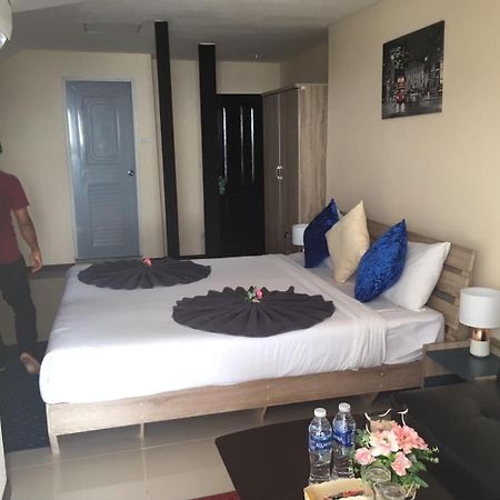 Blueskyhouse Patong Hotell Exteriör bild