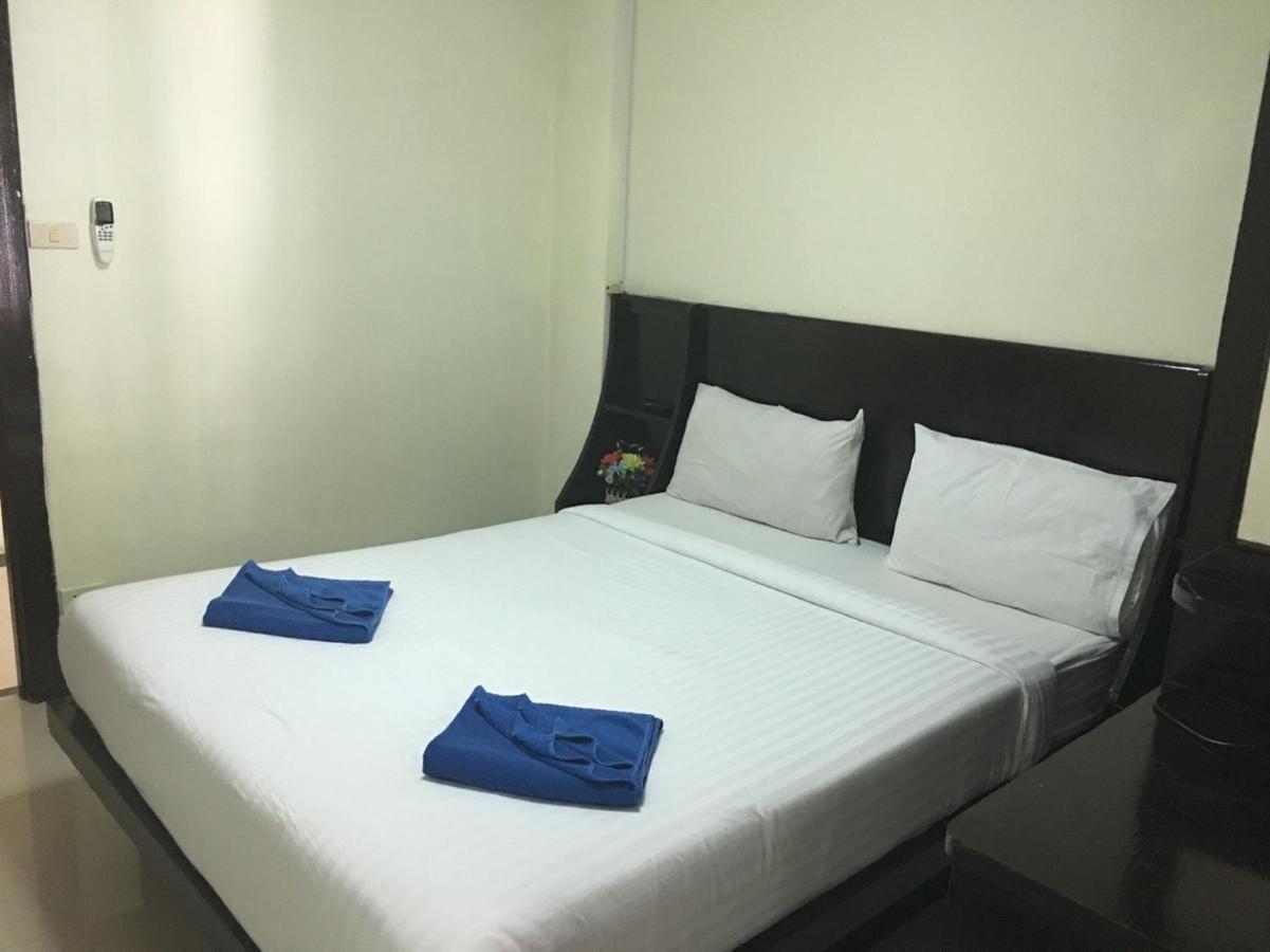 Blueskyhouse Patong Hotell Exteriör bild