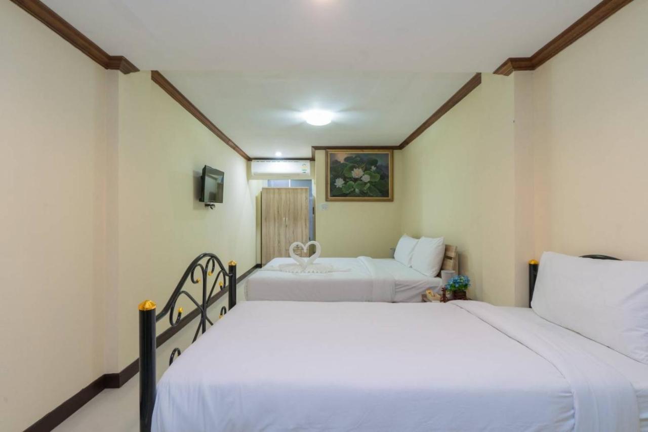 Blueskyhouse Patong Hotell Exteriör bild