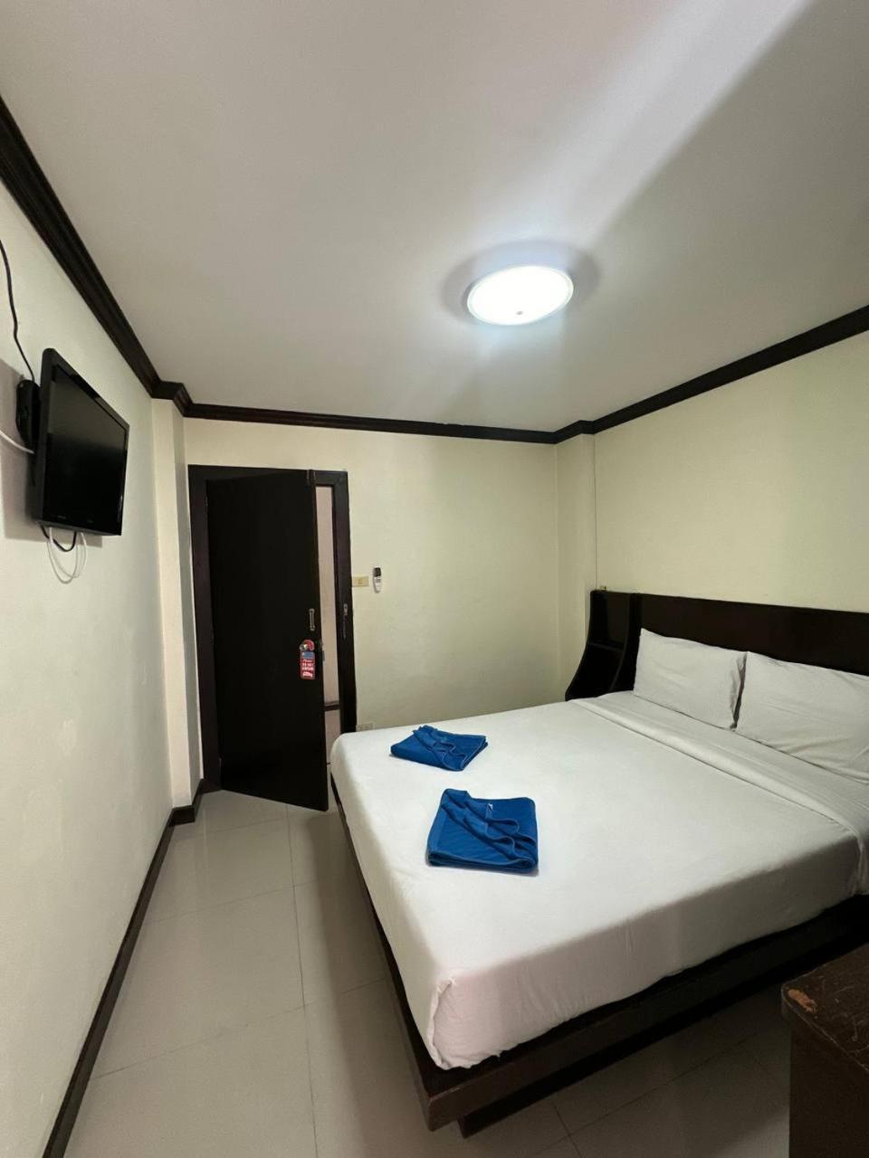 Blueskyhouse Patong Hotell Exteriör bild