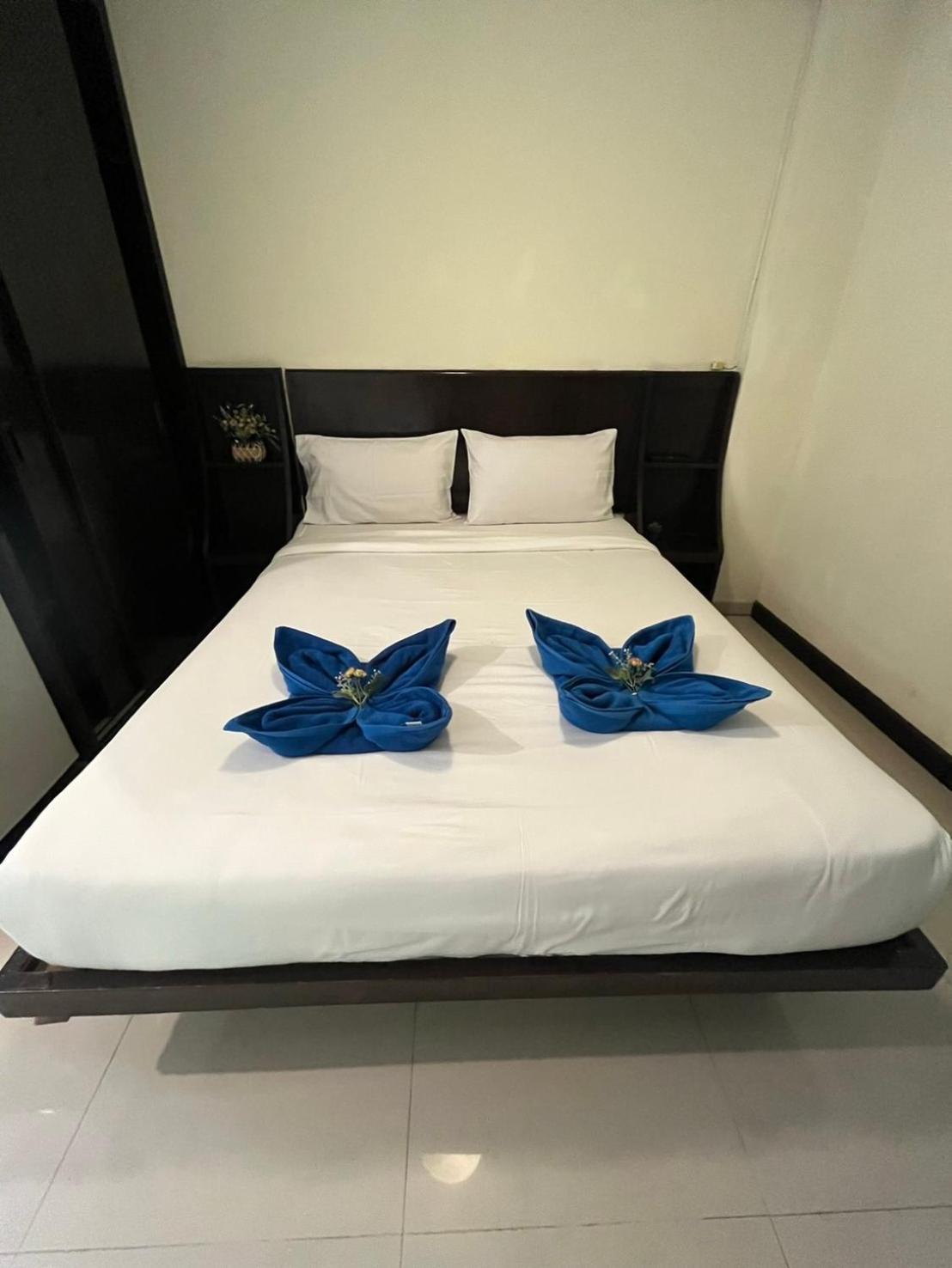 Blueskyhouse Patong Hotell Exteriör bild