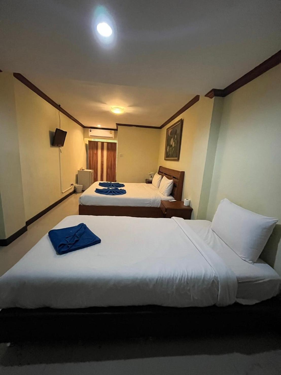 Blueskyhouse Patong Hotell Exteriör bild