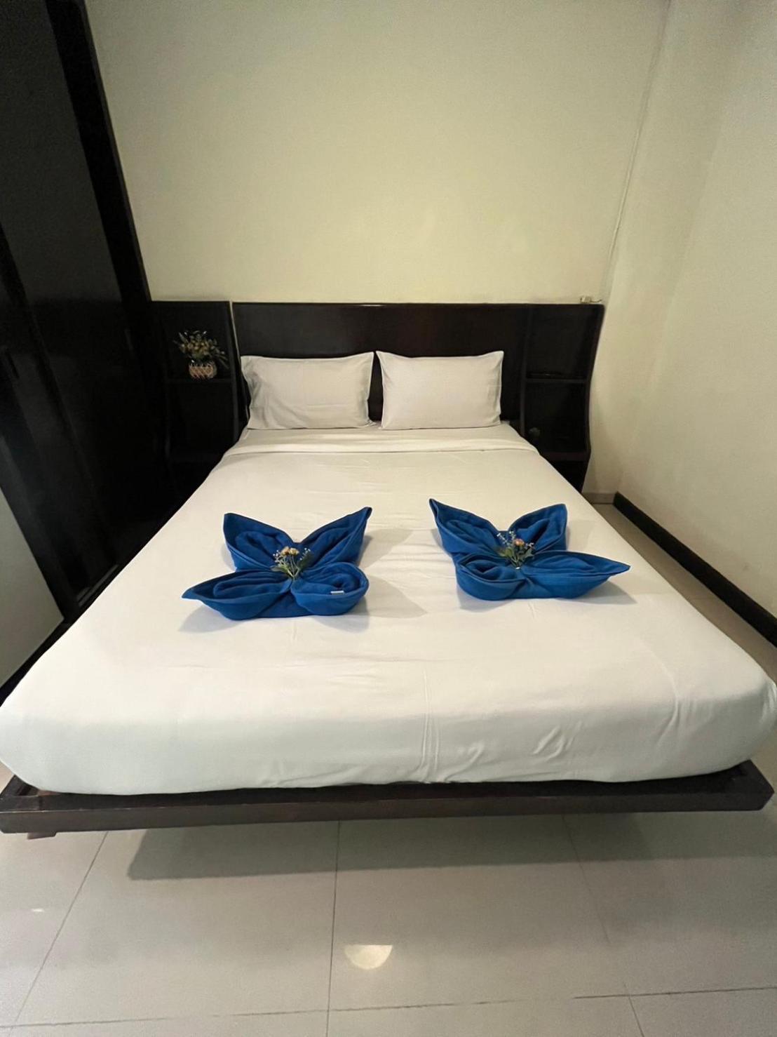 Blueskyhouse Patong Hotell Exteriör bild