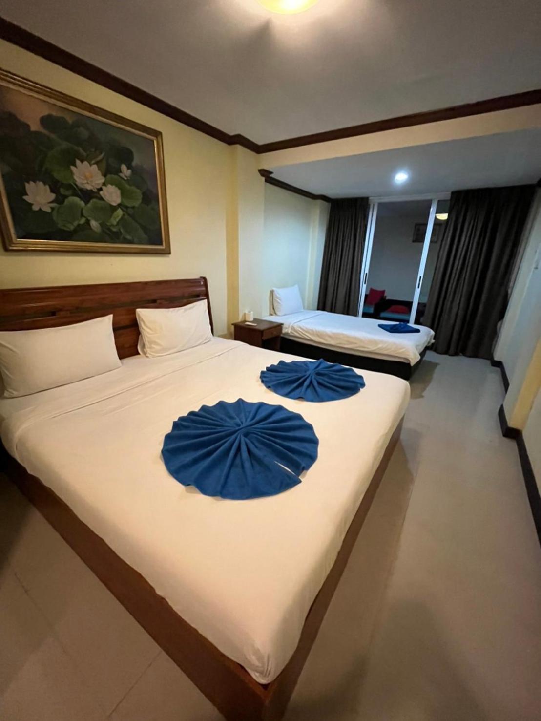 Blueskyhouse Patong Hotell Exteriör bild