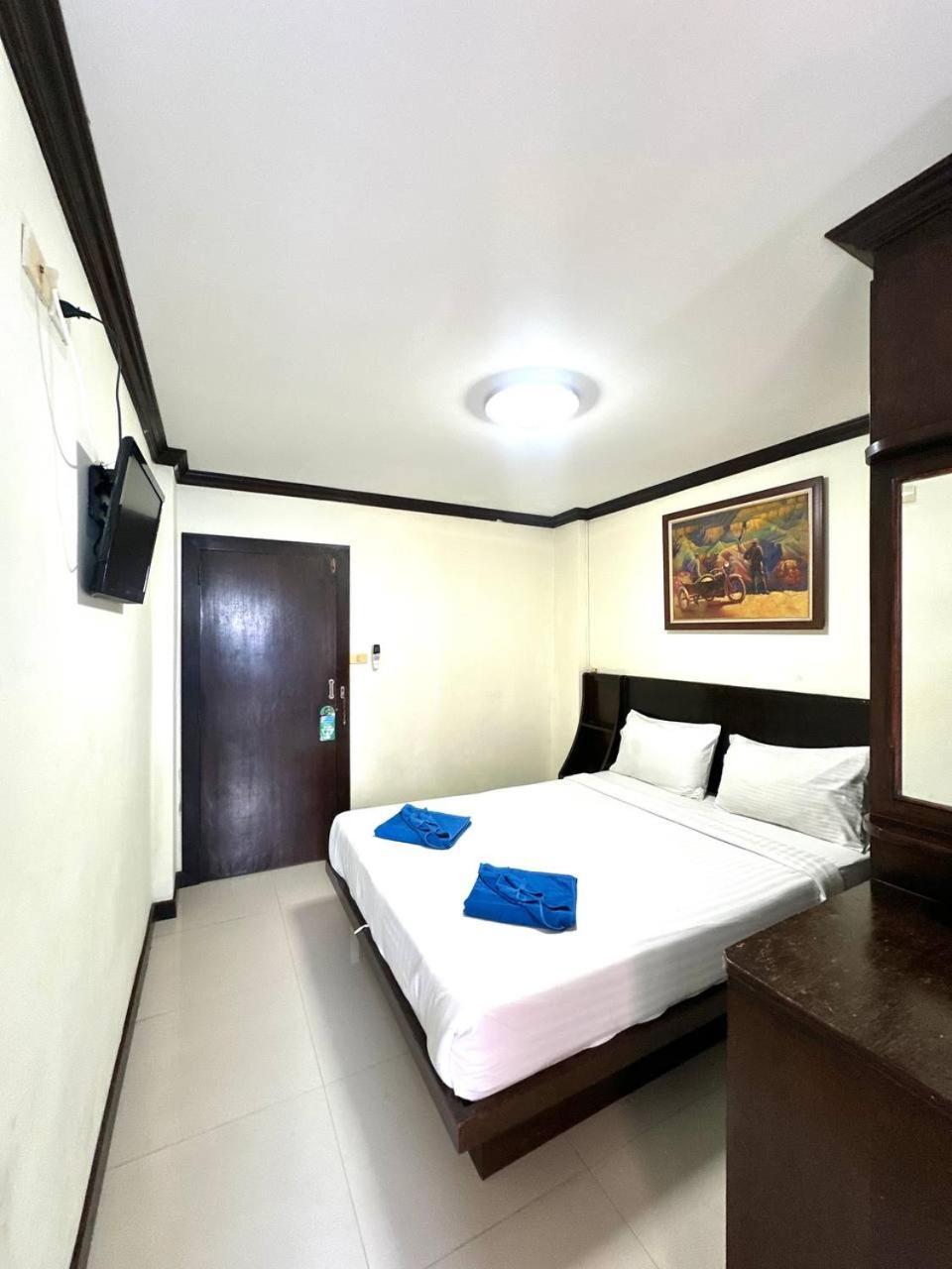 Blueskyhouse Patong Hotell Exteriör bild