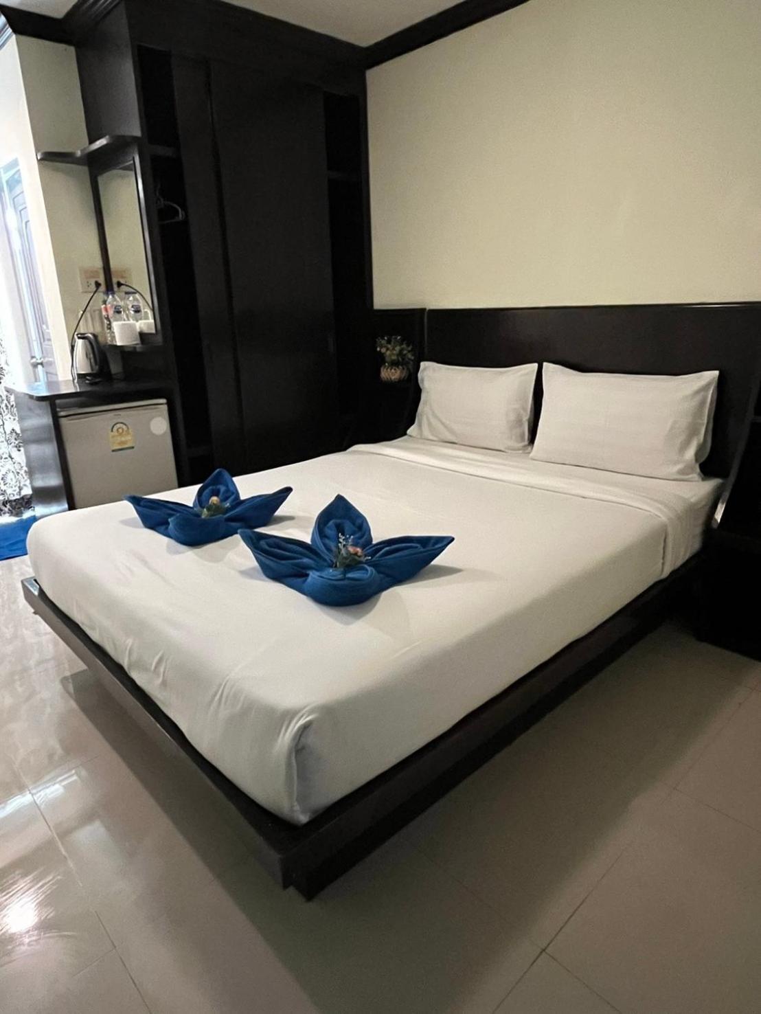 Blueskyhouse Patong Hotell Exteriör bild