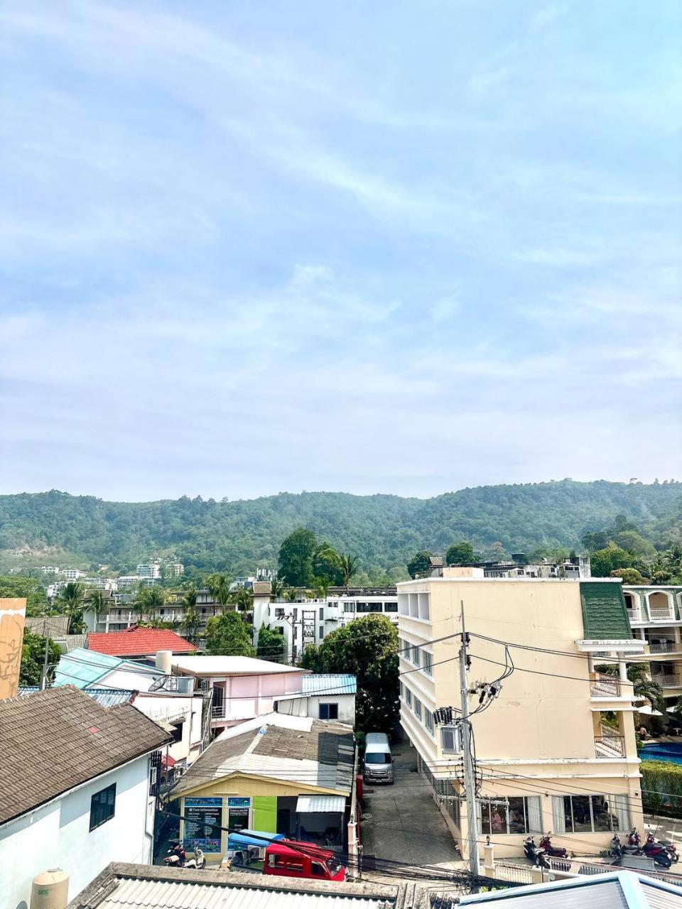 Blueskyhouse Patong Hotell Exteriör bild