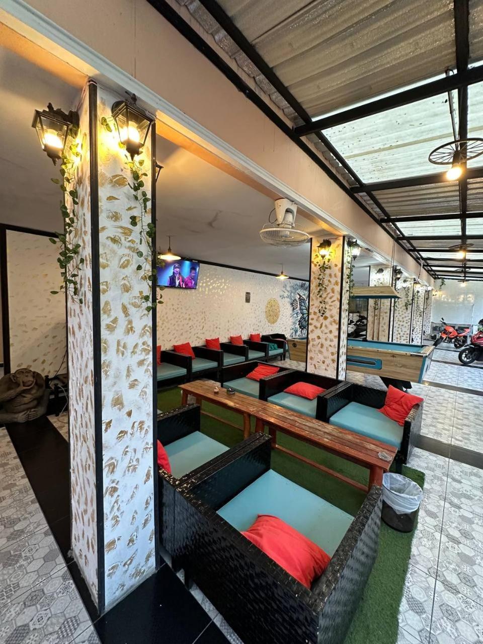 Blueskyhouse Patong Hotell Exteriör bild