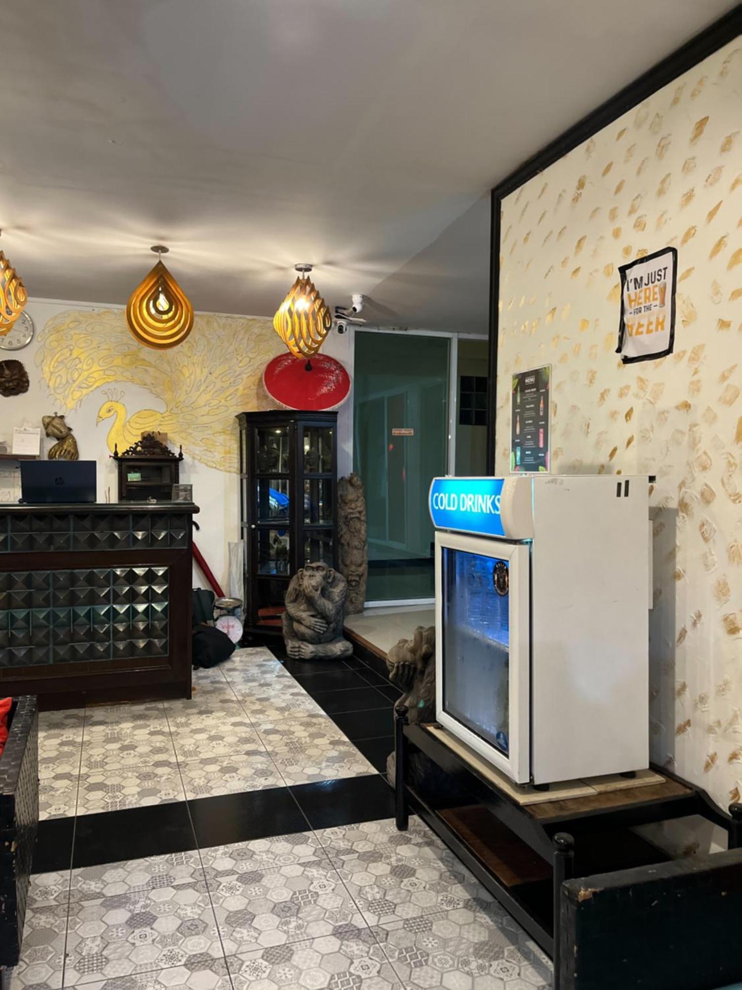 Blueskyhouse Patong Hotell Exteriör bild