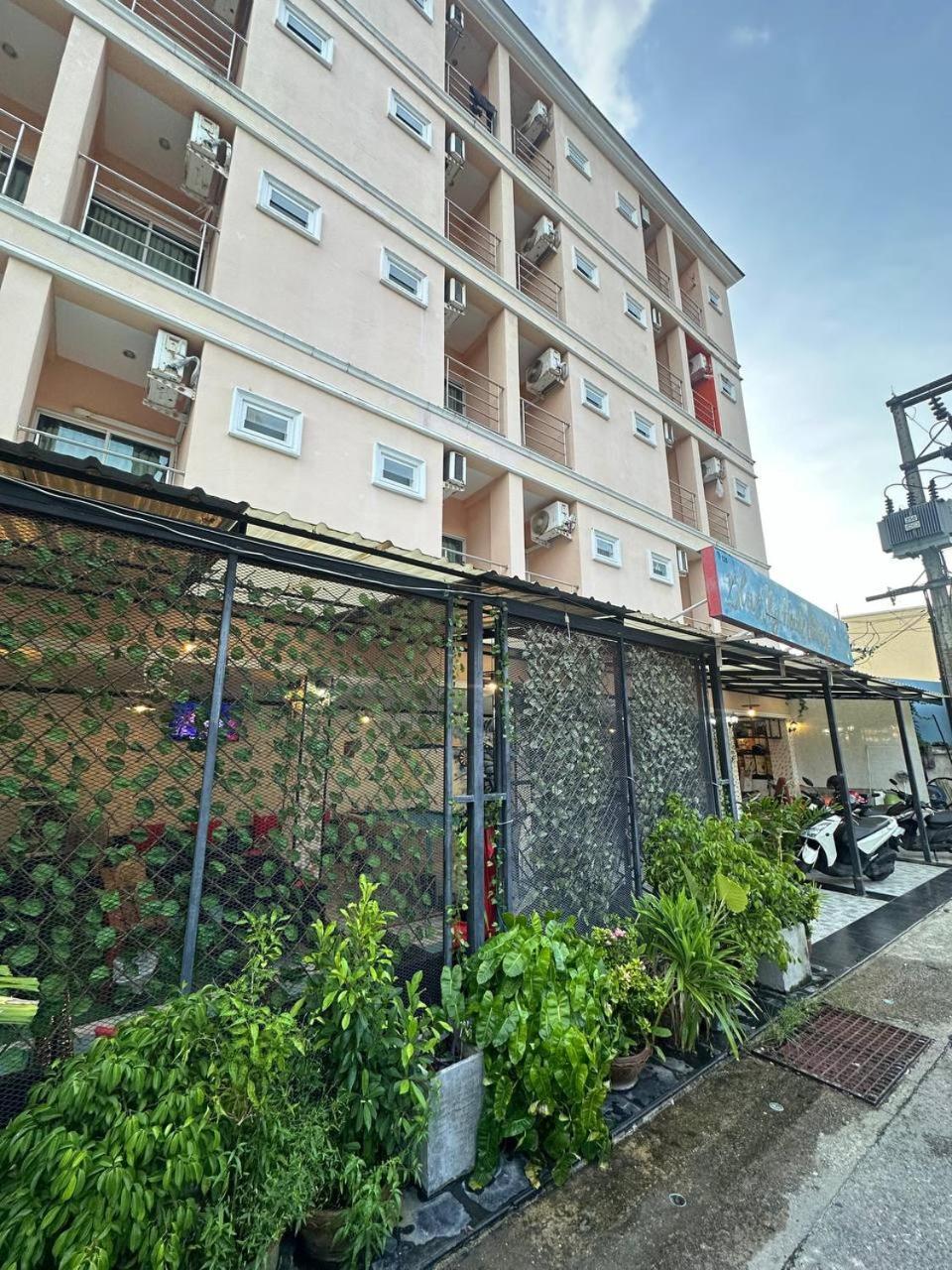 Blueskyhouse Patong Hotell Exteriör bild