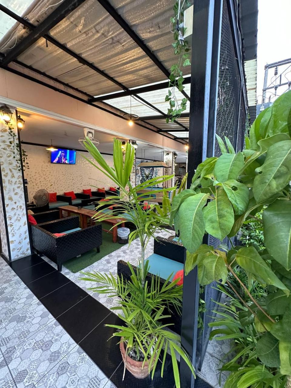 Blueskyhouse Patong Hotell Exteriör bild