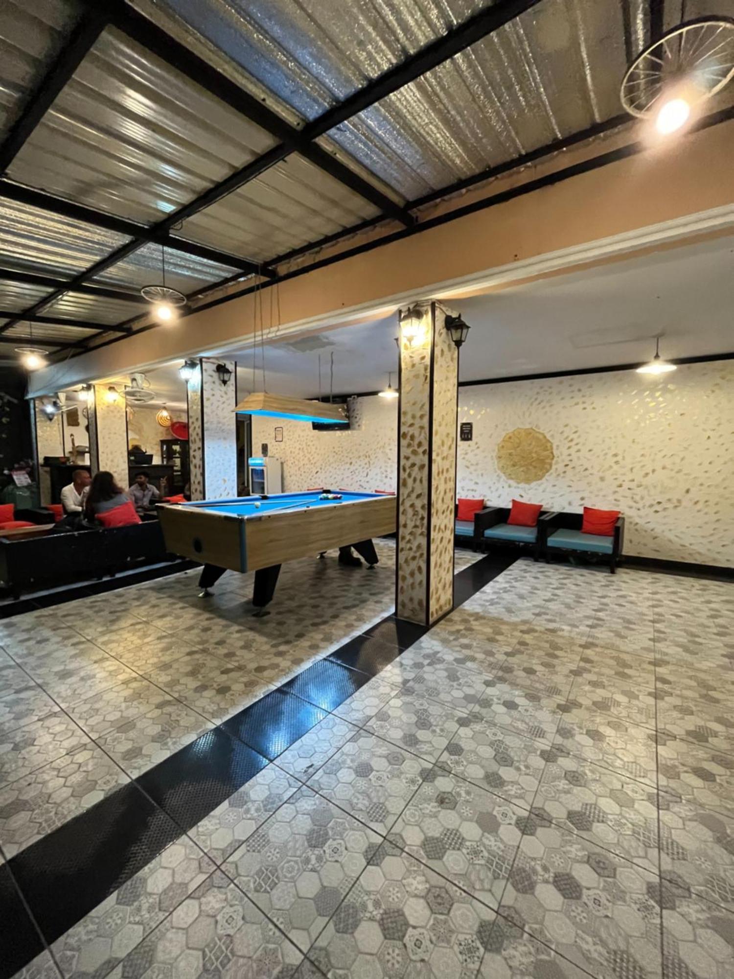 Blueskyhouse Patong Hotell Exteriör bild