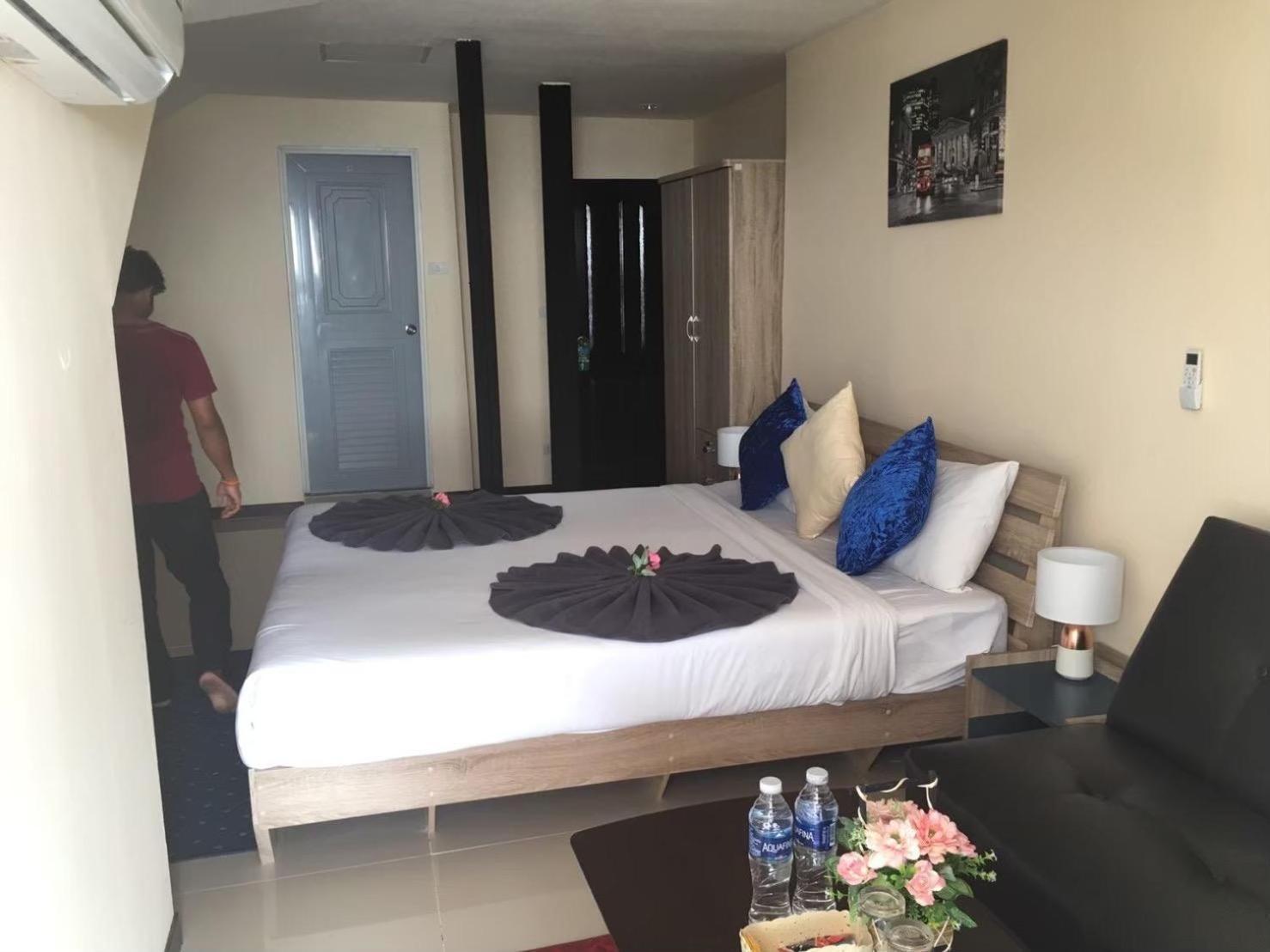 Blueskyhouse Patong Hotell Exteriör bild