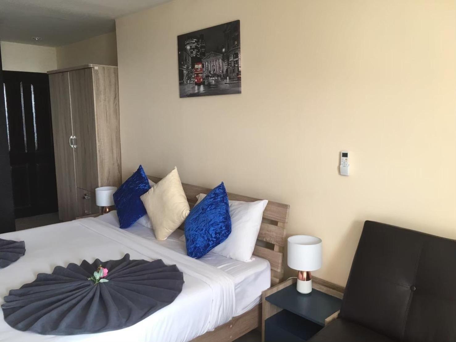 Blueskyhouse Patong Hotell Exteriör bild