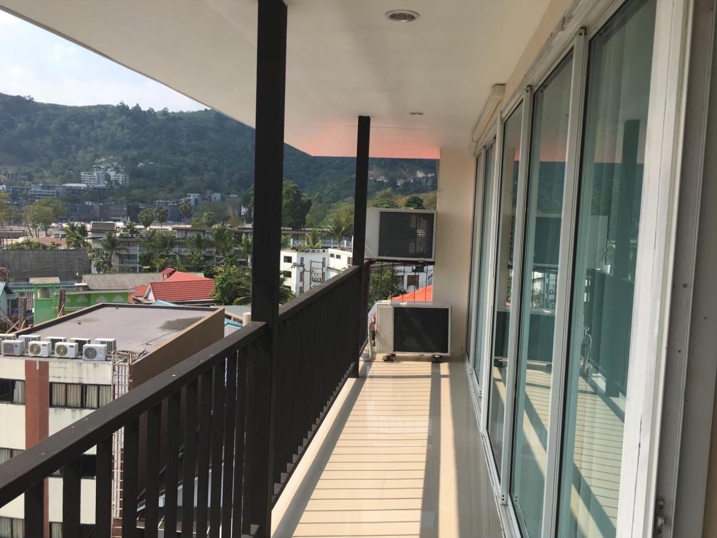 Blueskyhouse Patong Hotell Exteriör bild