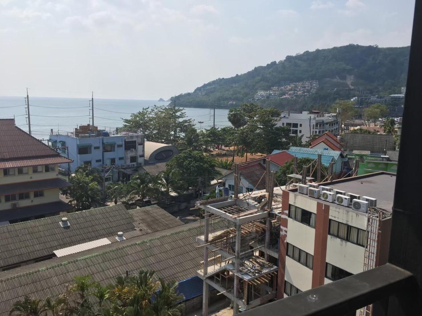 Blueskyhouse Patong Hotell Exteriör bild