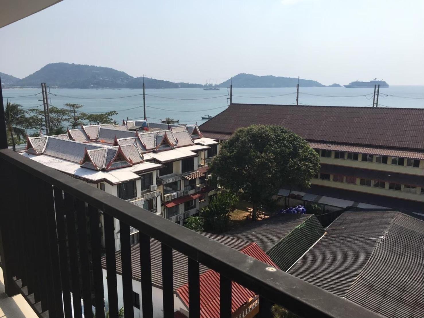 Blueskyhouse Patong Hotell Exteriör bild